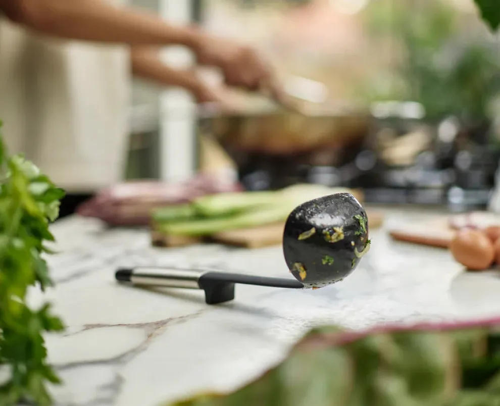 Joseph Joseph Elevate Silicone Ladle, Steel, Black