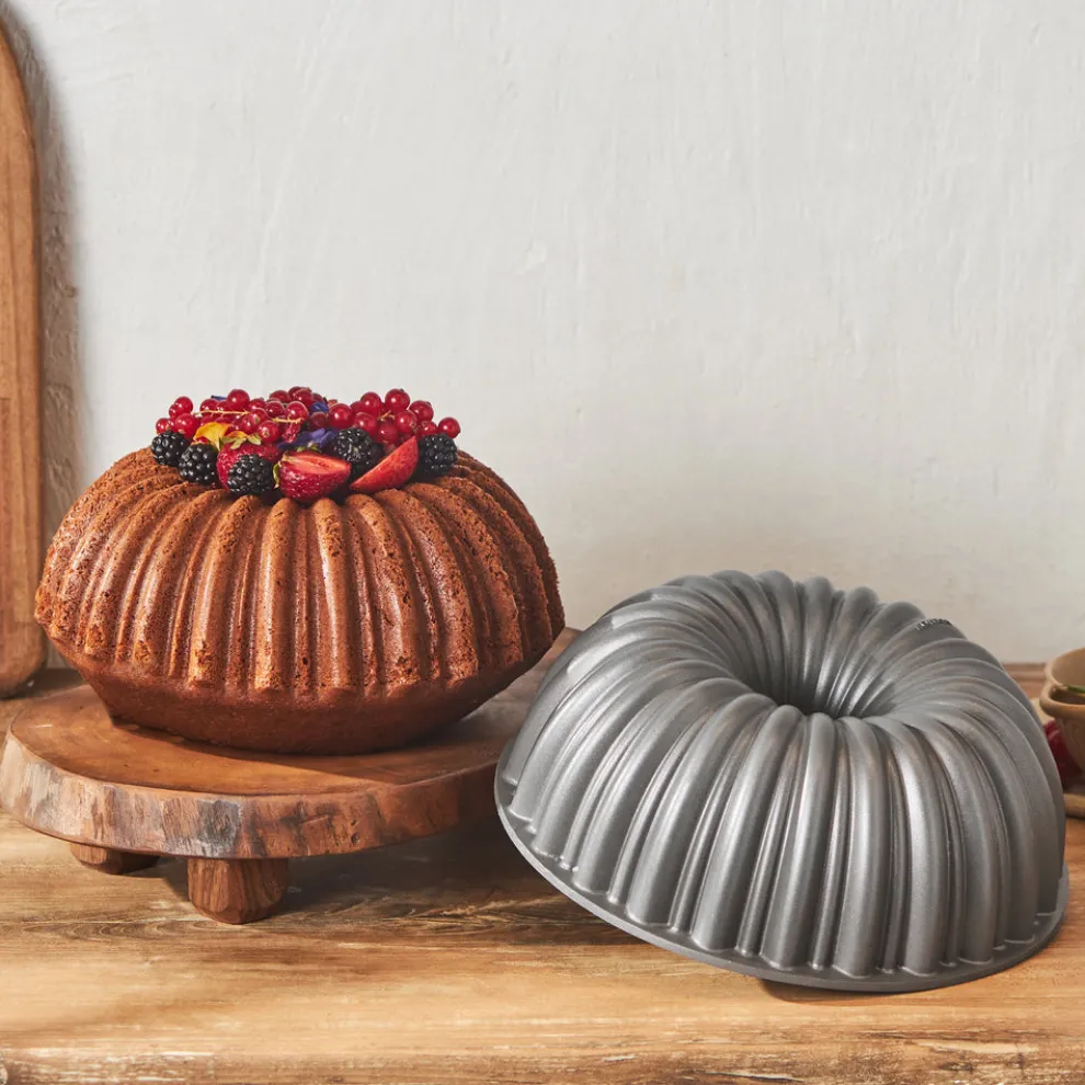 Karaca Cake Pro Aluminium Cast Decorative Bundt Cake Tin, 25.5cm, Anthracite