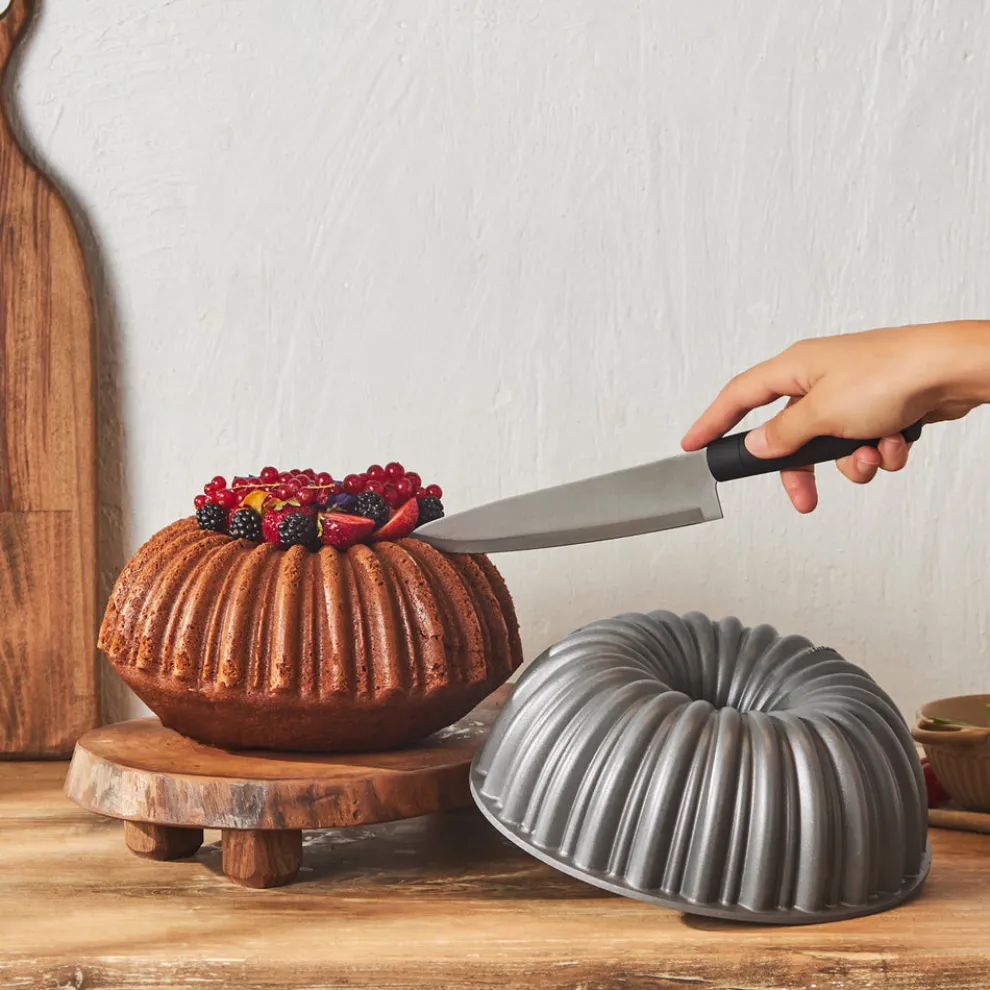 Karaca Cake Pro Aluminium Cast Decorative Bundt Cake Tin, 25.5cm, Anthracite