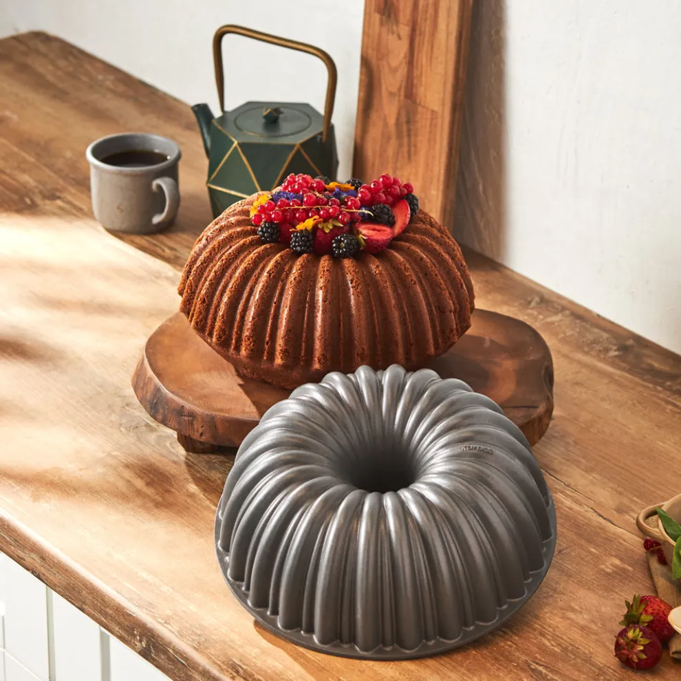 Karaca Cake Pro Aluminium Cast Decorative Bundt Cake Tin, 25.5cm, Anthracite