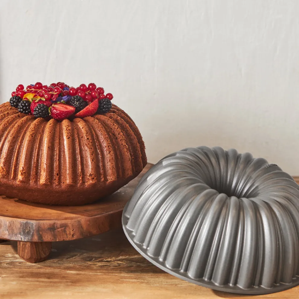 Karaca Cake Pro Aluminium Cast Decorative Bundt Cake Tin, 25.5cm, Anthracite