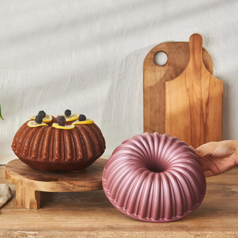 Karaca Cake Pro Aluminium Cast Decorative Bundt Cake Tin, 25.5cm, Pink