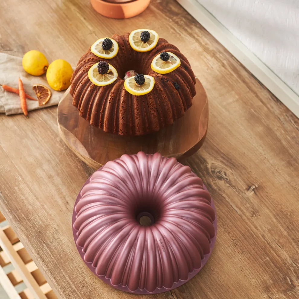 Karaca Cake Pro Aluminium Cast Decorative Bundt Cake Tin, 25.5cm, Pink