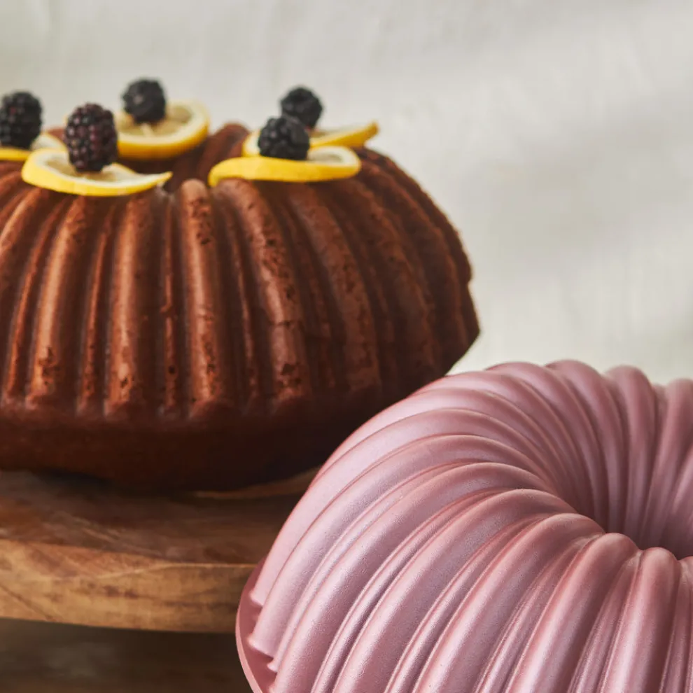 Karaca Cake Pro Aluminium Cast Decorative Bundt Cake Tin, 25.5cm, Pink