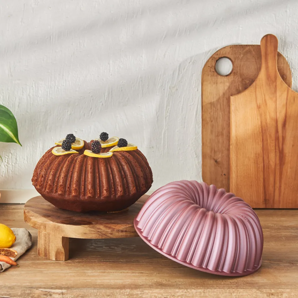Karaca Cake Pro Aluminium Cast Decorative Bundt Cake Tin, 25.5cm, Pink