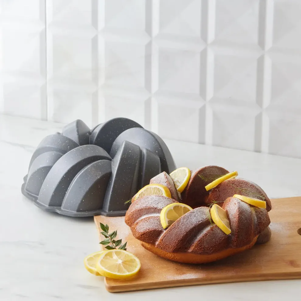 Karaca Cake Pro Aluminium Cast Decorative Bundt Cake Tin, 26cm, Anthracite