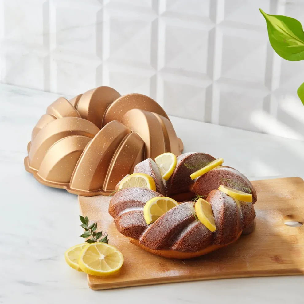 Karaca Cake Pro Aluminium Cast Decorative Bundt Cake Tin, 26cm, Gold