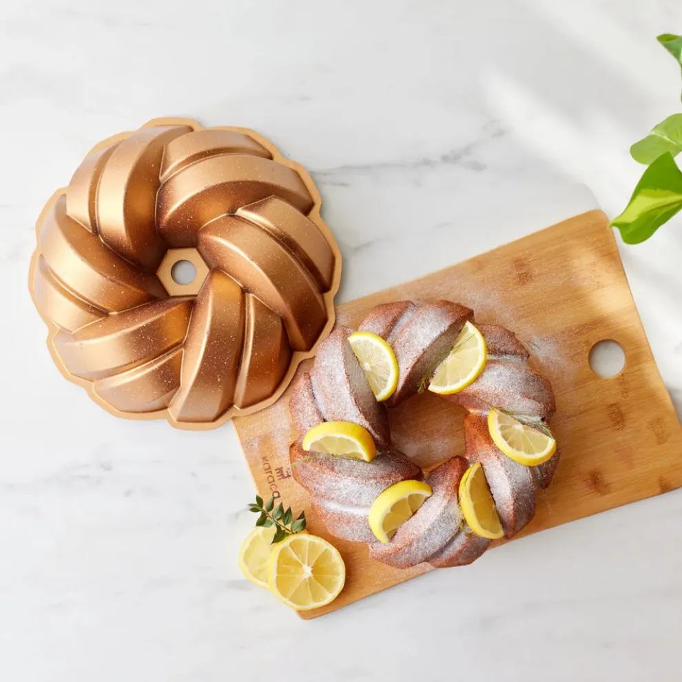 Karaca Cake Pro Aluminium Cast Decorative Bundt Cake Tin, 26cm, Gold