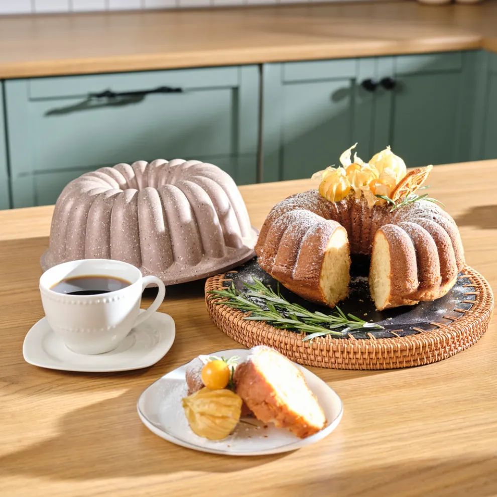 Karaca Cake Pro Lina Aluminium Cast Decorative Bundt Cake Tin, 25.5cm, Rosegold