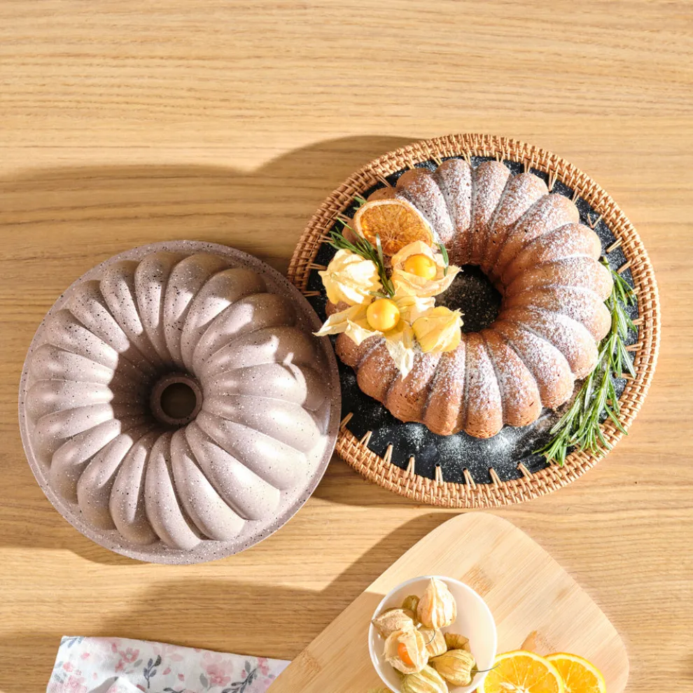 Karaca Cake Pro Lina Aluminium Cast Decorative Bundt Cake Tin, 25.5cm, Rosegold