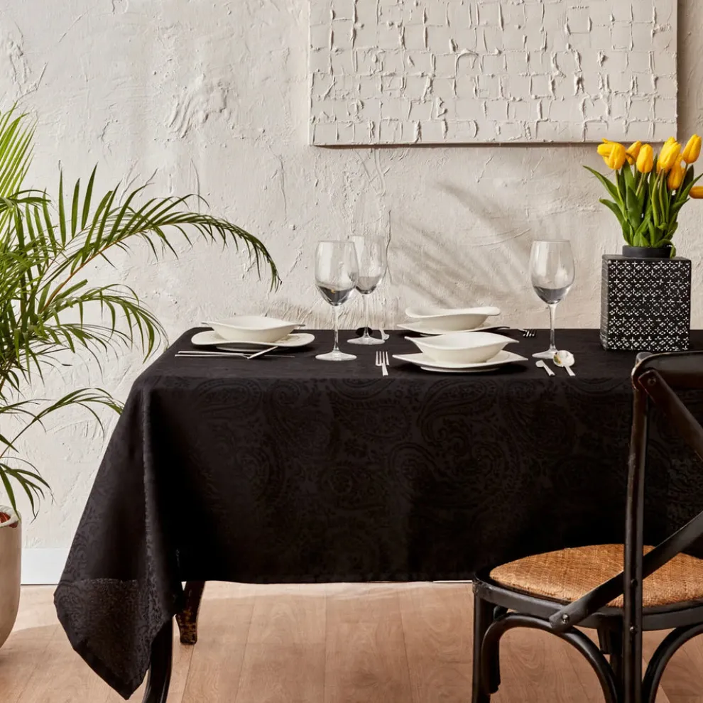 Karaca Home Chesney Tablecloth, 145cmx200cm, Black
