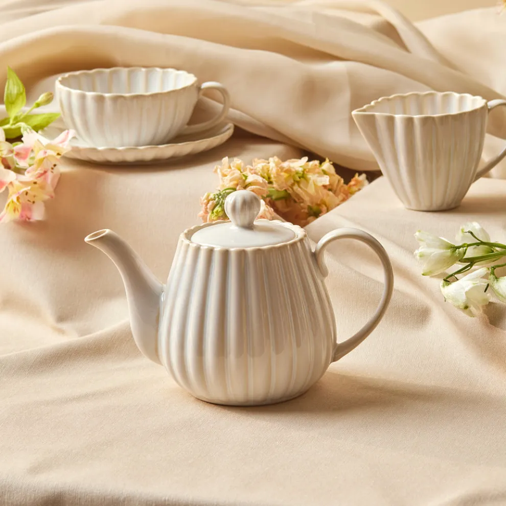 Karaca New Daisy Stoneware Teapot, 550ml, White