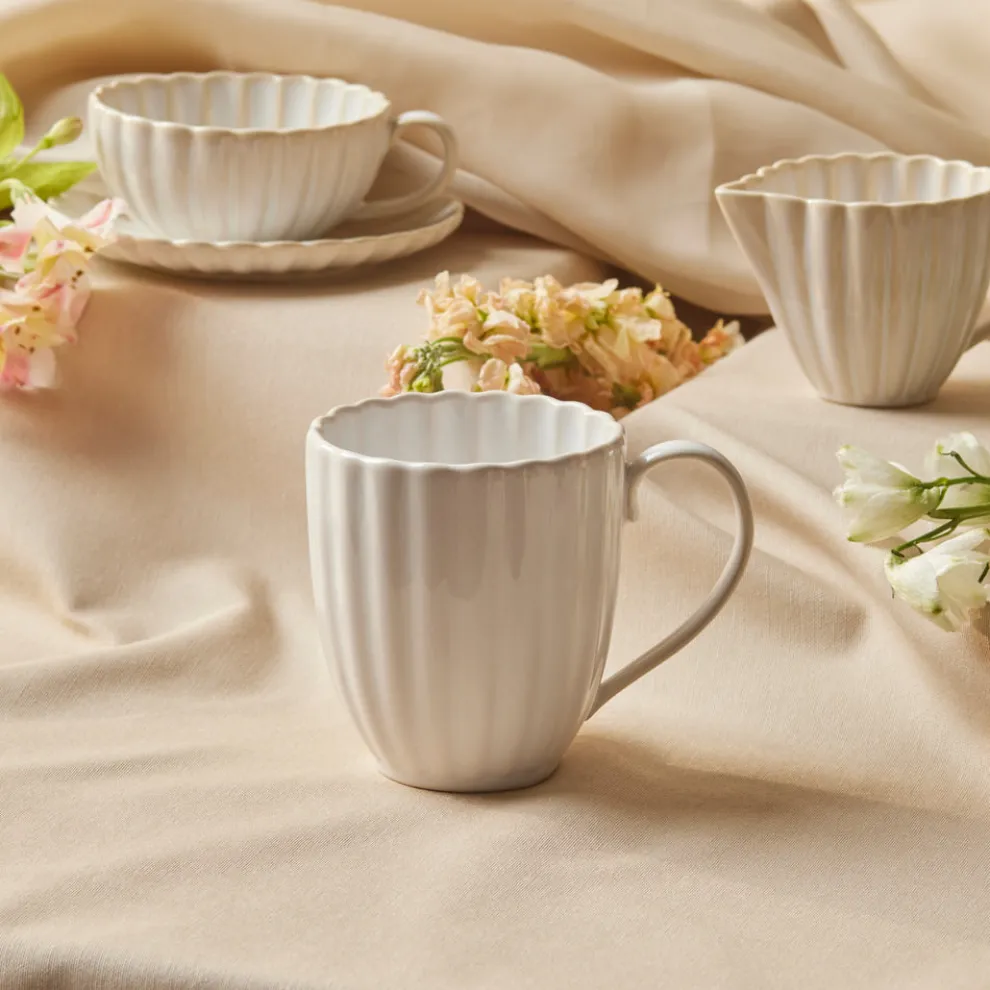 Karaca New Daisy Stoneware Mug, 410ml, White