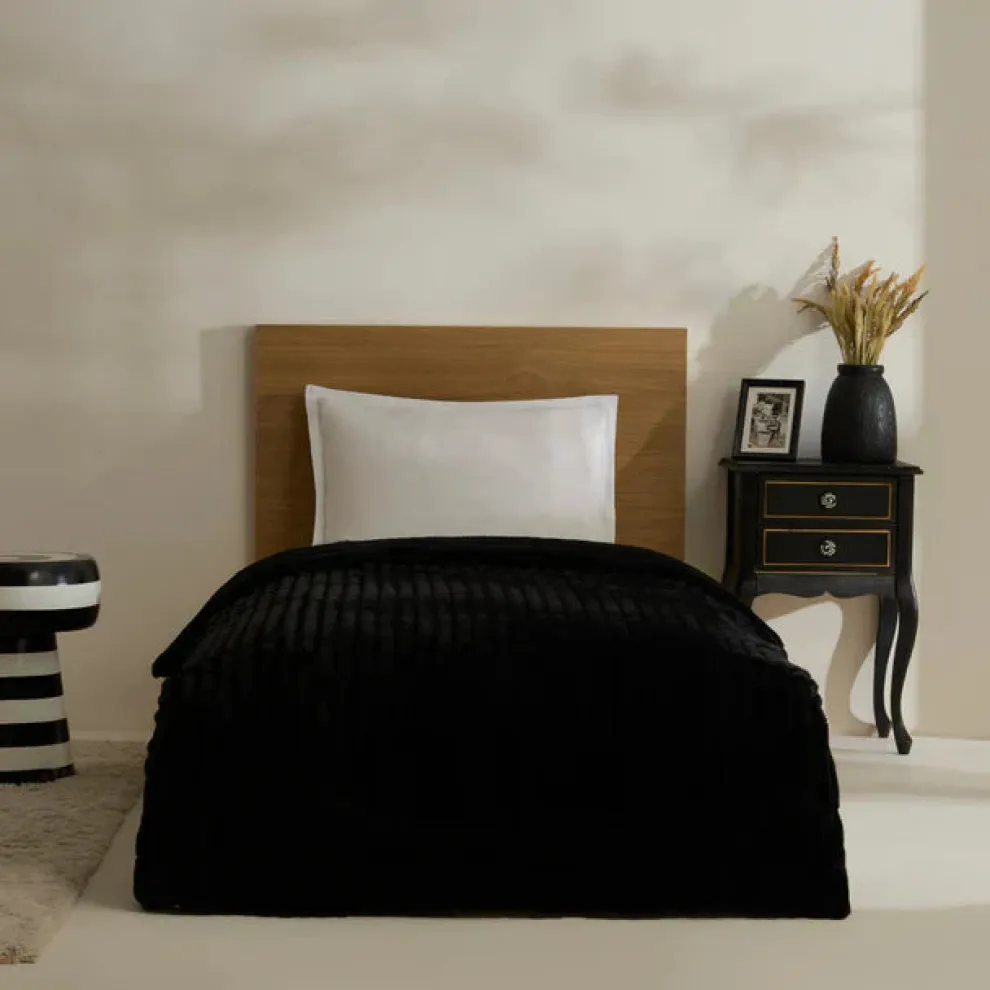 Karaca Stripe Sherpa Blanket, 150x200cm, Black