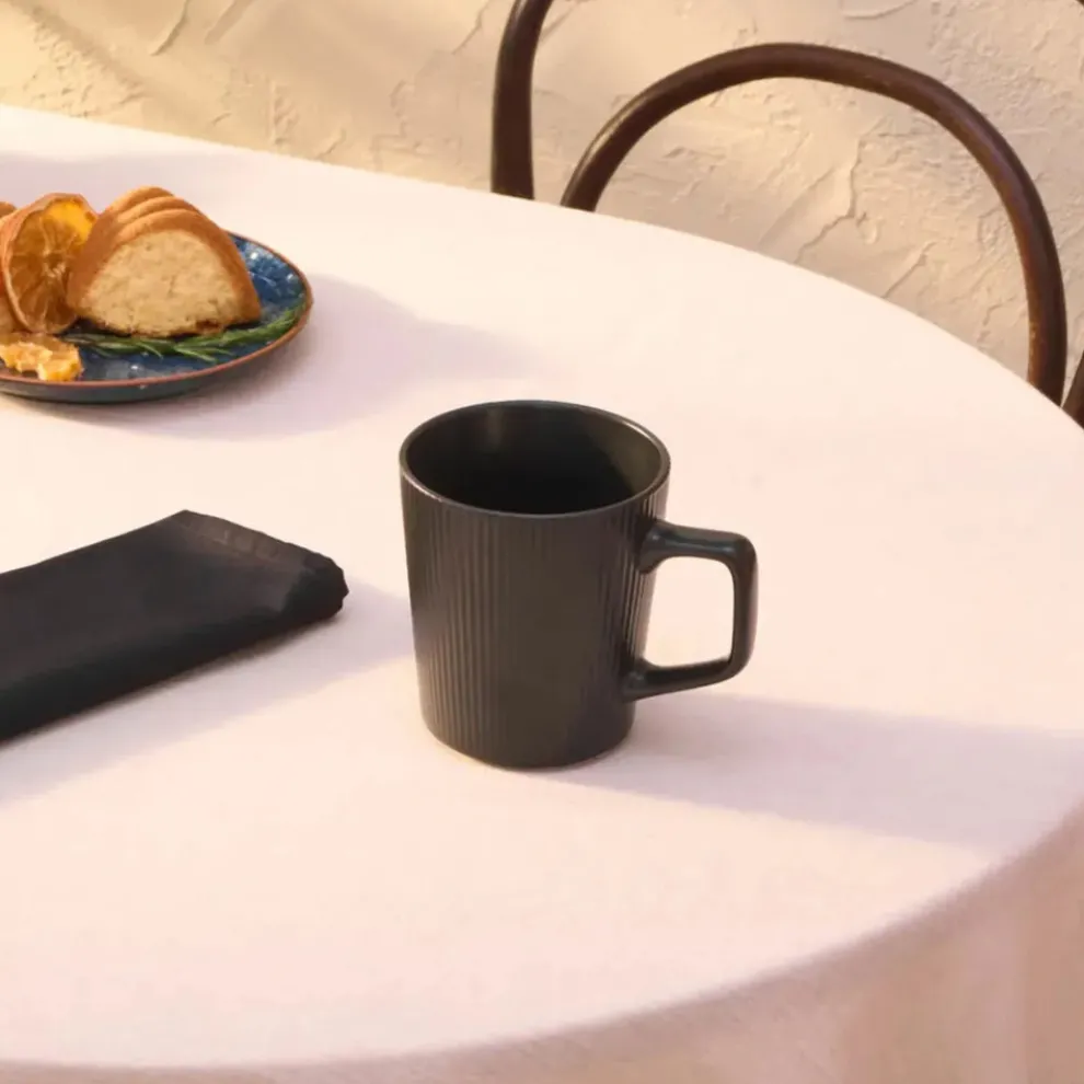 Karaca Vini Mug, Black, 520ml, Black