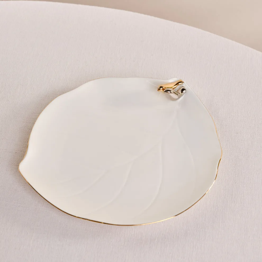 Karaca X Müge Anlı Bone China Serving Platter, 27cm, Gold White